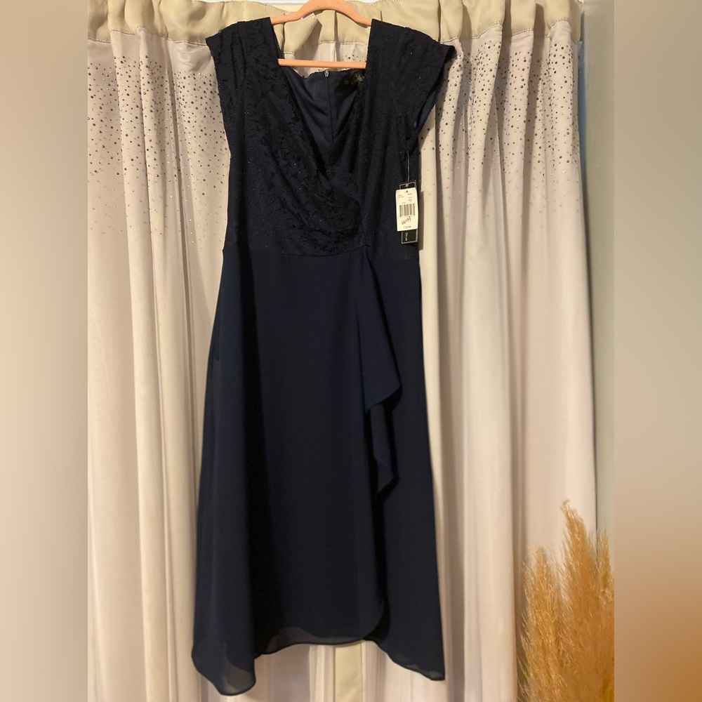 Brand- Glamour/Gabriella Skye
Size- 14, PTP-18”-22”, Length- 49 1/2”
Color- Navy